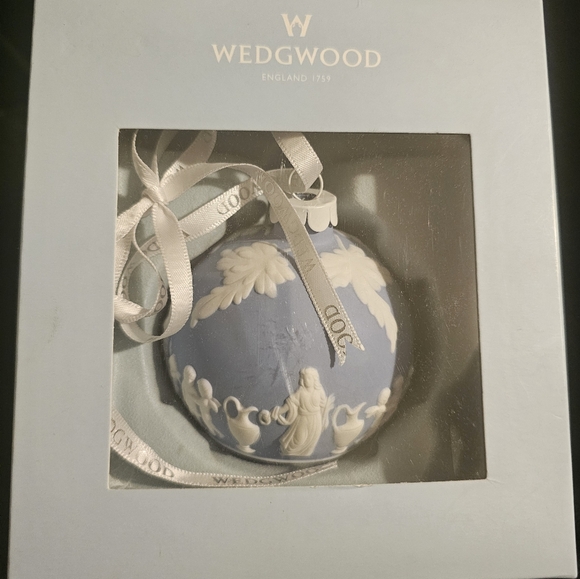 Wedgewood Jasperware blue Christmas tree ornament in original box - Picture 2 of 5